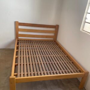 Cama Casal em Madeira Maciça