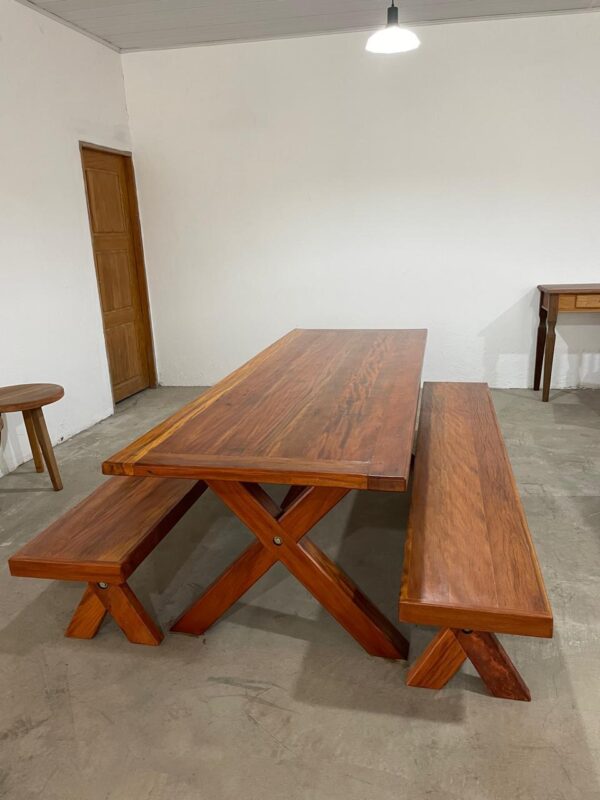 Conjunto Mesa Pé X com 2 Bancos