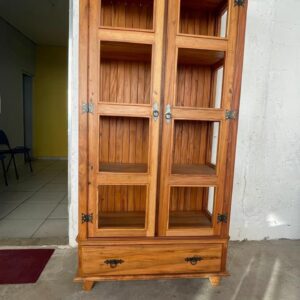 Cristaleira com gaveta